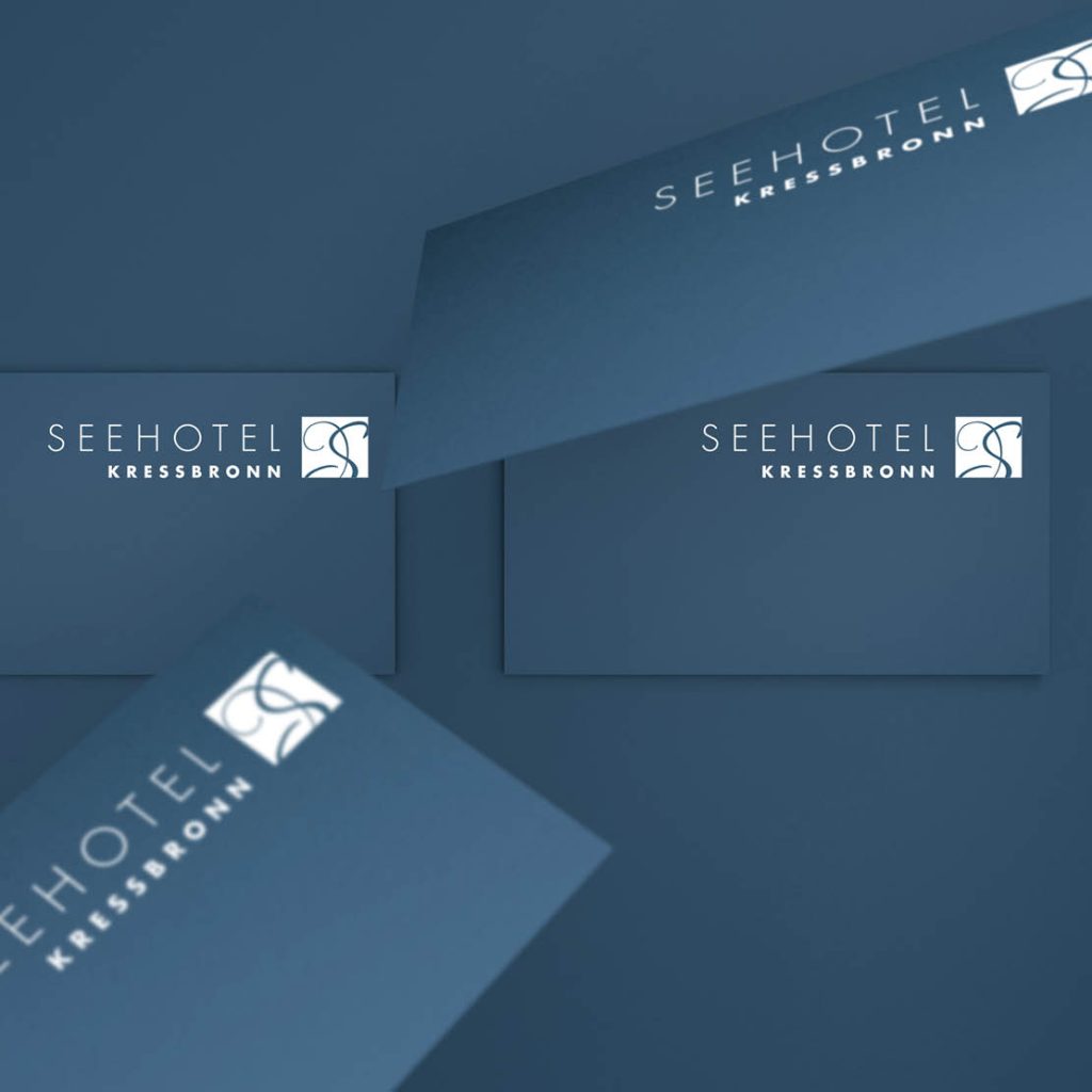 Schilder des Seehotels Kressbronn mit stilisiertem Segelboot