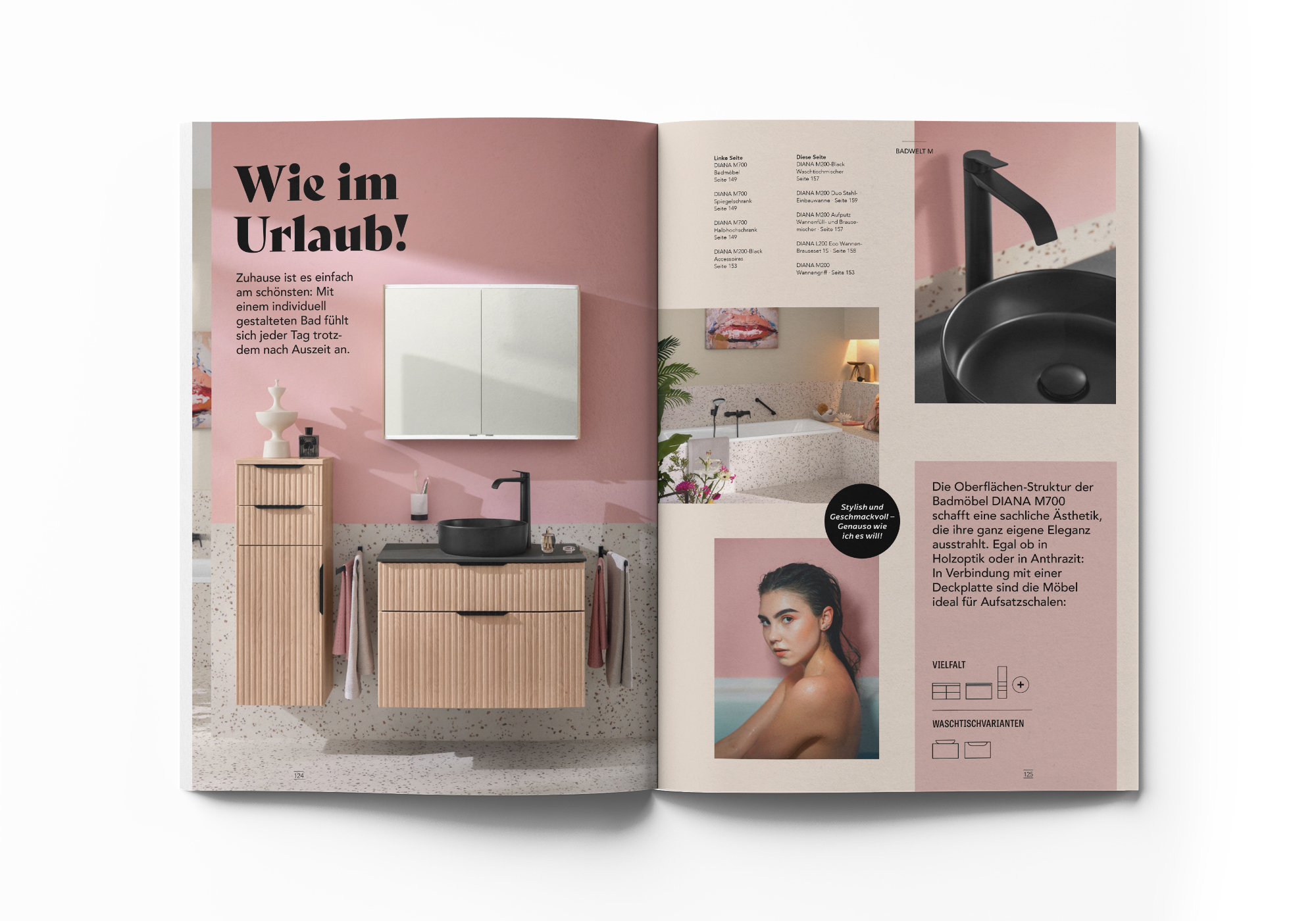 Doppelseite mit Badmöbel-Darstellungen, Produktfotos und Texten zum Thema „Urlaubsfeeling im Bad“.