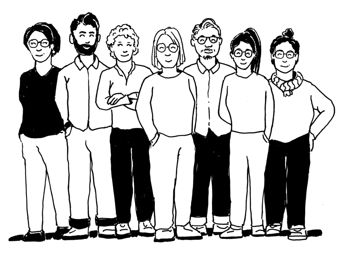 Gruppe von sieben Personen in Business-Kleidung, die sich an den Händen halten und lächeln