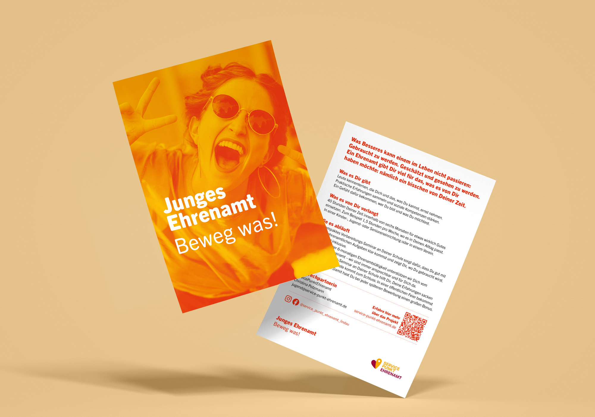 Postkarte mit stilisiertem Gesicht und Text „Junges Ehrenamt – Beweg was!“